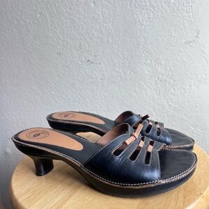 Y2K kitten heels Women’s Black and Tan Leather Slide